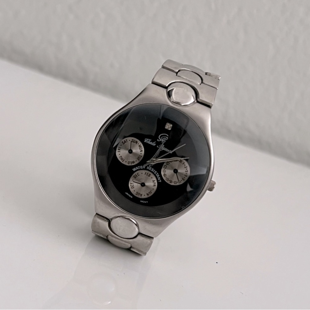 Men’s watch barely worn, given as a gift years ago